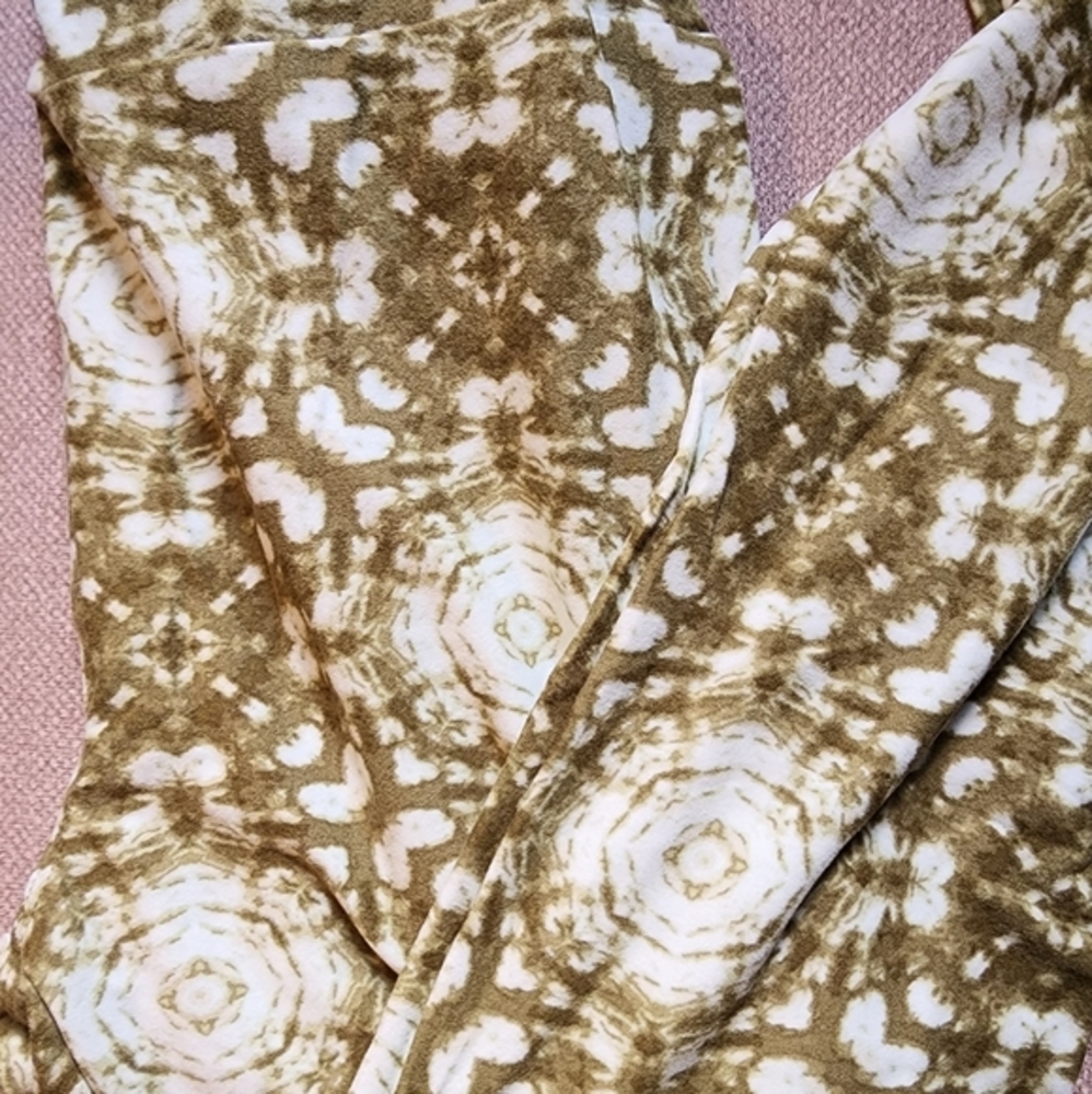 EUC Lularoe light olive green tie dye one size leggings